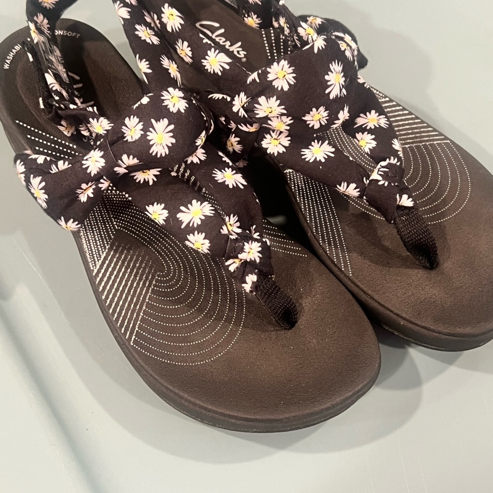 Clarks Women's Black Floral Sandals